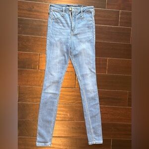 Hollister Ultra High-Rise Jean